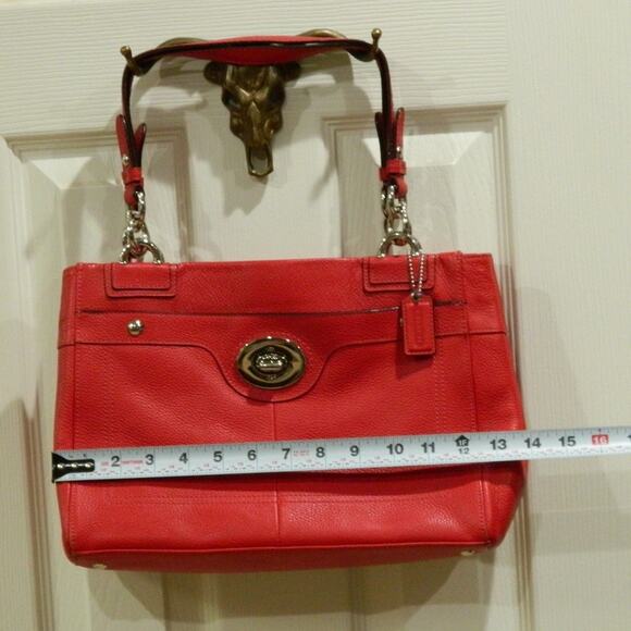 Coach Penelope Satchel Red Pebbled Leather Turn lock Closure - Picture 4 of 5